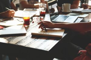 Die Bedeutung von Soft Skills in der Ausbildung an der Handelshochschule.